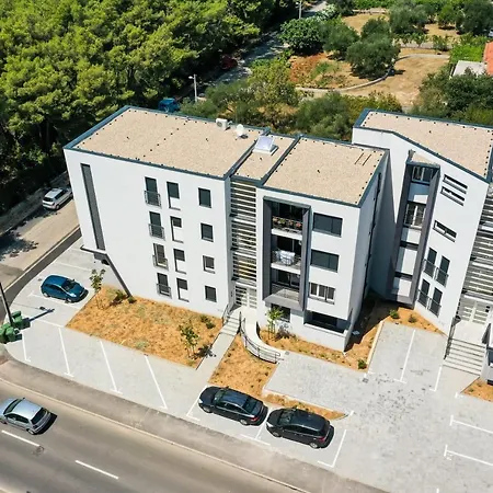 Iva Apartament *